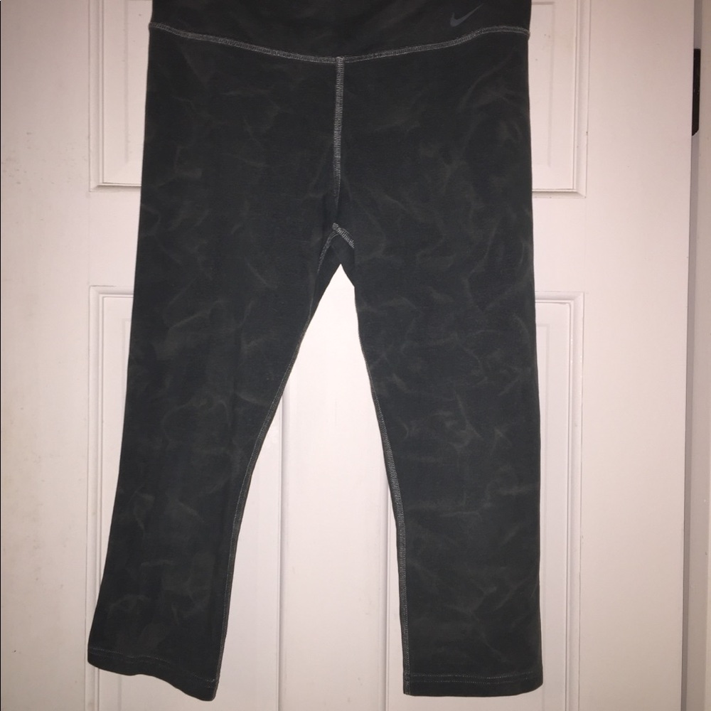 Nike Dri-Fit Capri leggings size medium